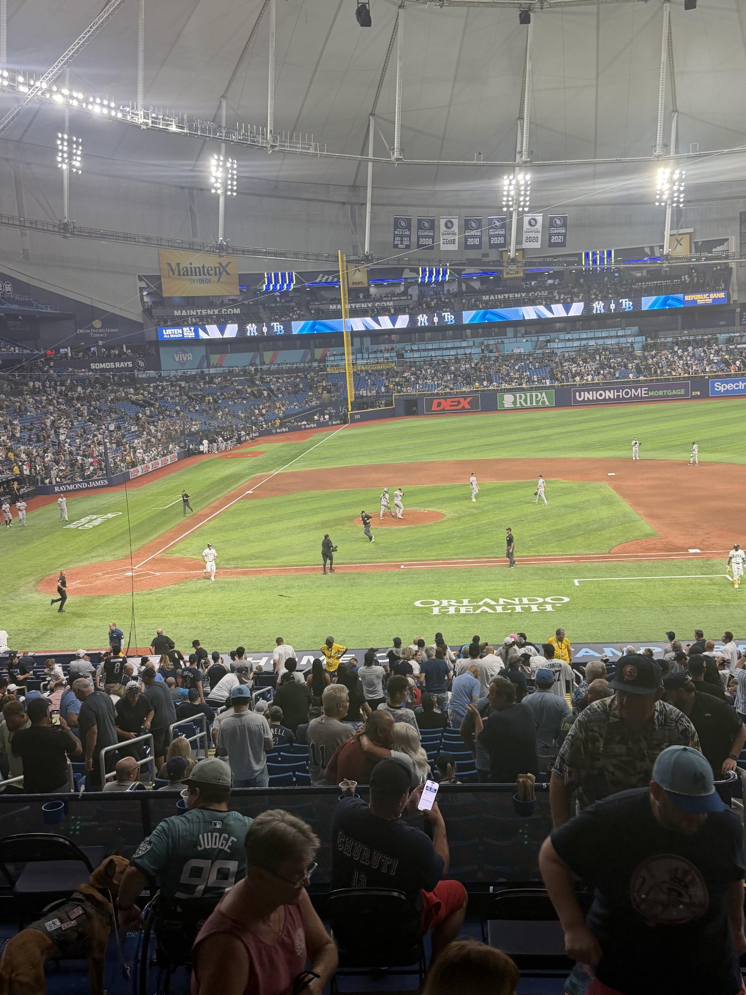 Vue réelle des fans prise de la Club 114 au site Tropicana Field par David B