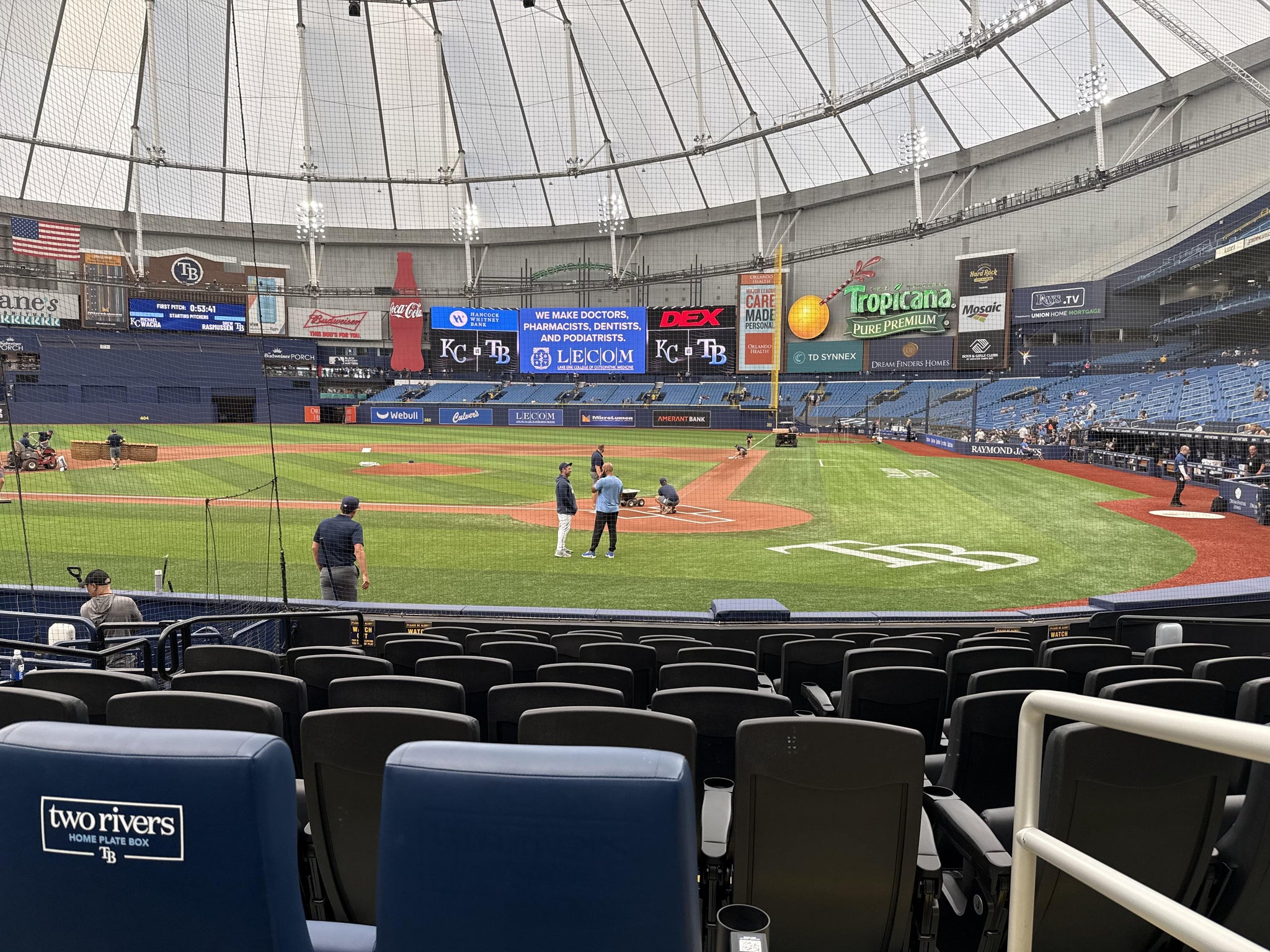 Vue réelle des fans prise de la Home Plate Box 107 au site Tropicana Field par Dennis L