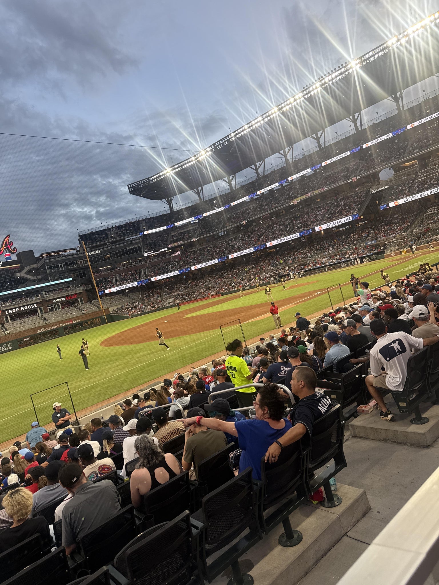 Vue réelle des fans prise de la Section 138 au site Truist Park par Anonymous User