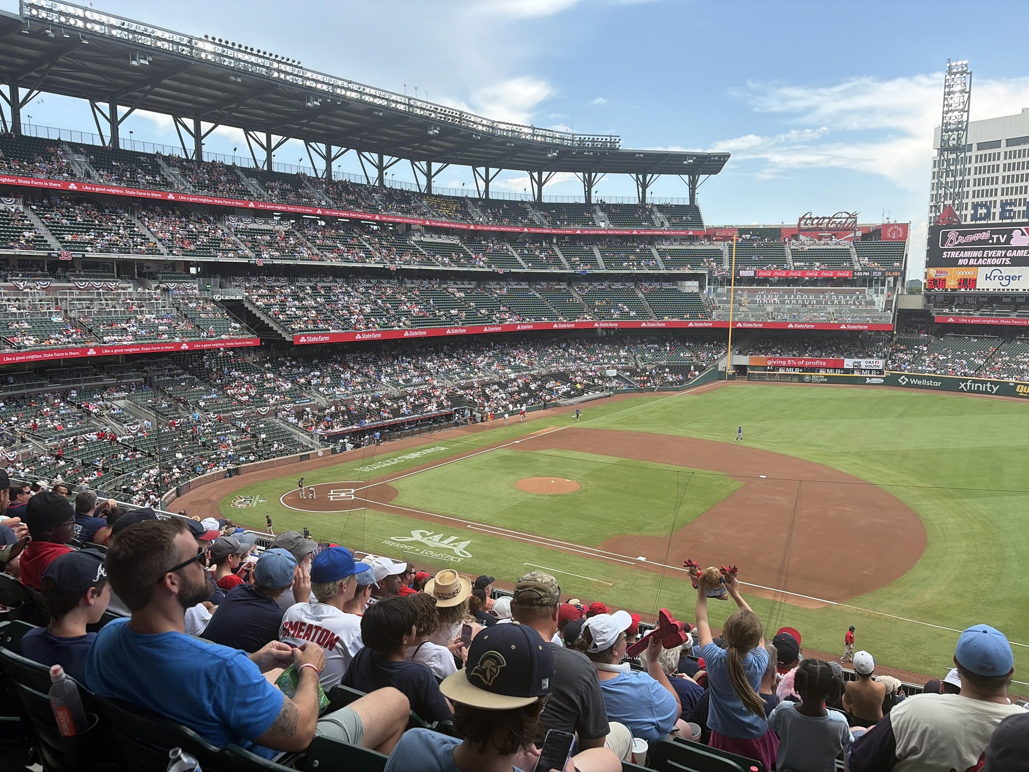 Vue réelle des fans prise de la Section 217 au site Truist Park par Jeffrey B