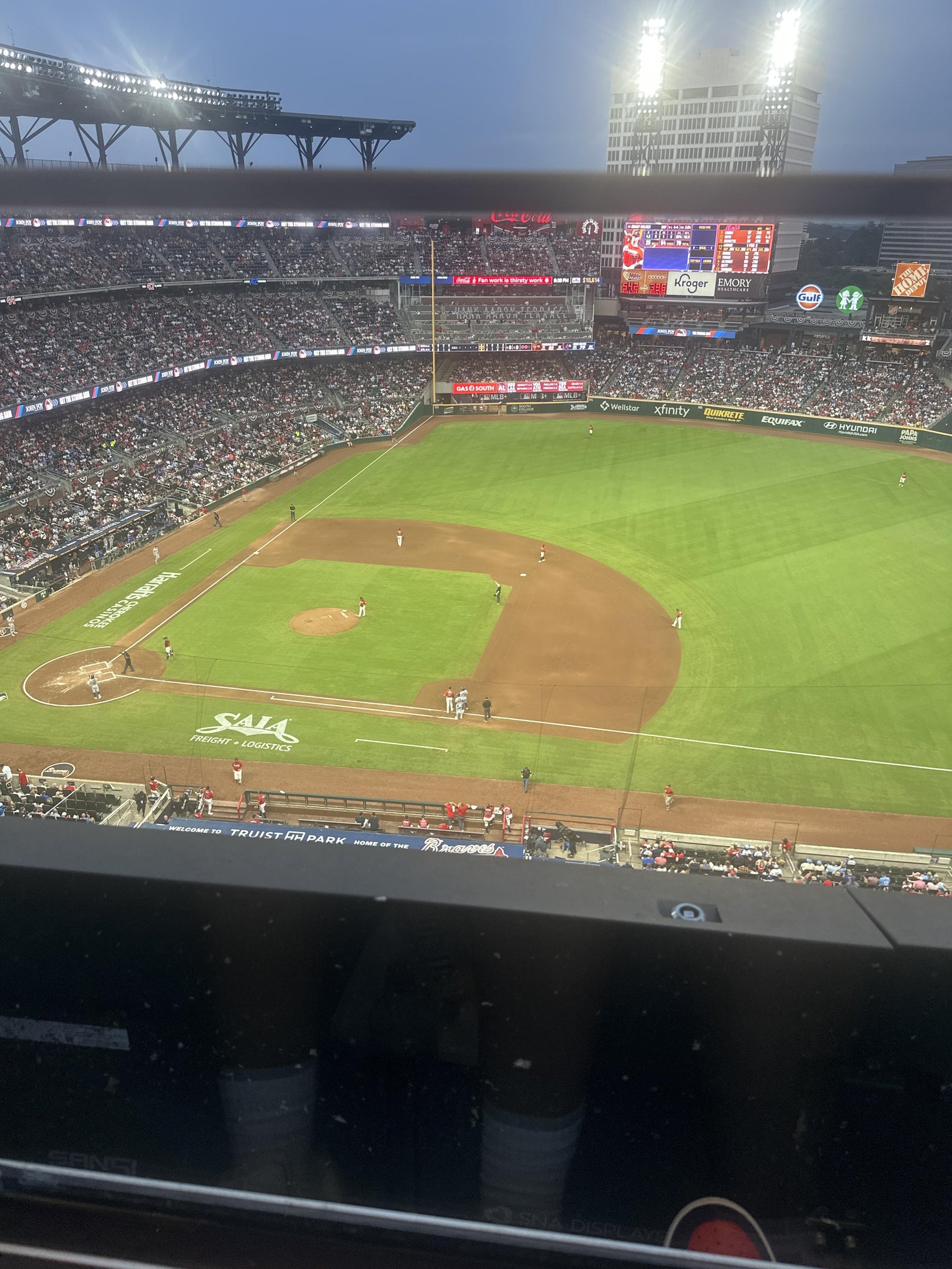 Vue réelle des fans prise de la Section 417 au site Truist Park par Anonymous User