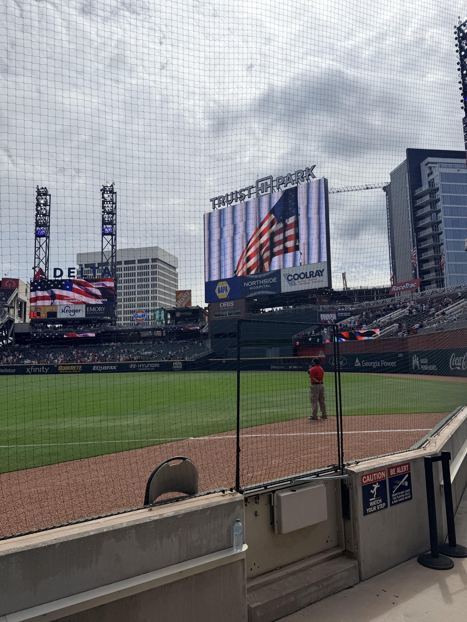 Vue réelle des fans prise de la Dugout Corner 12 au site Truist Park par Beth L