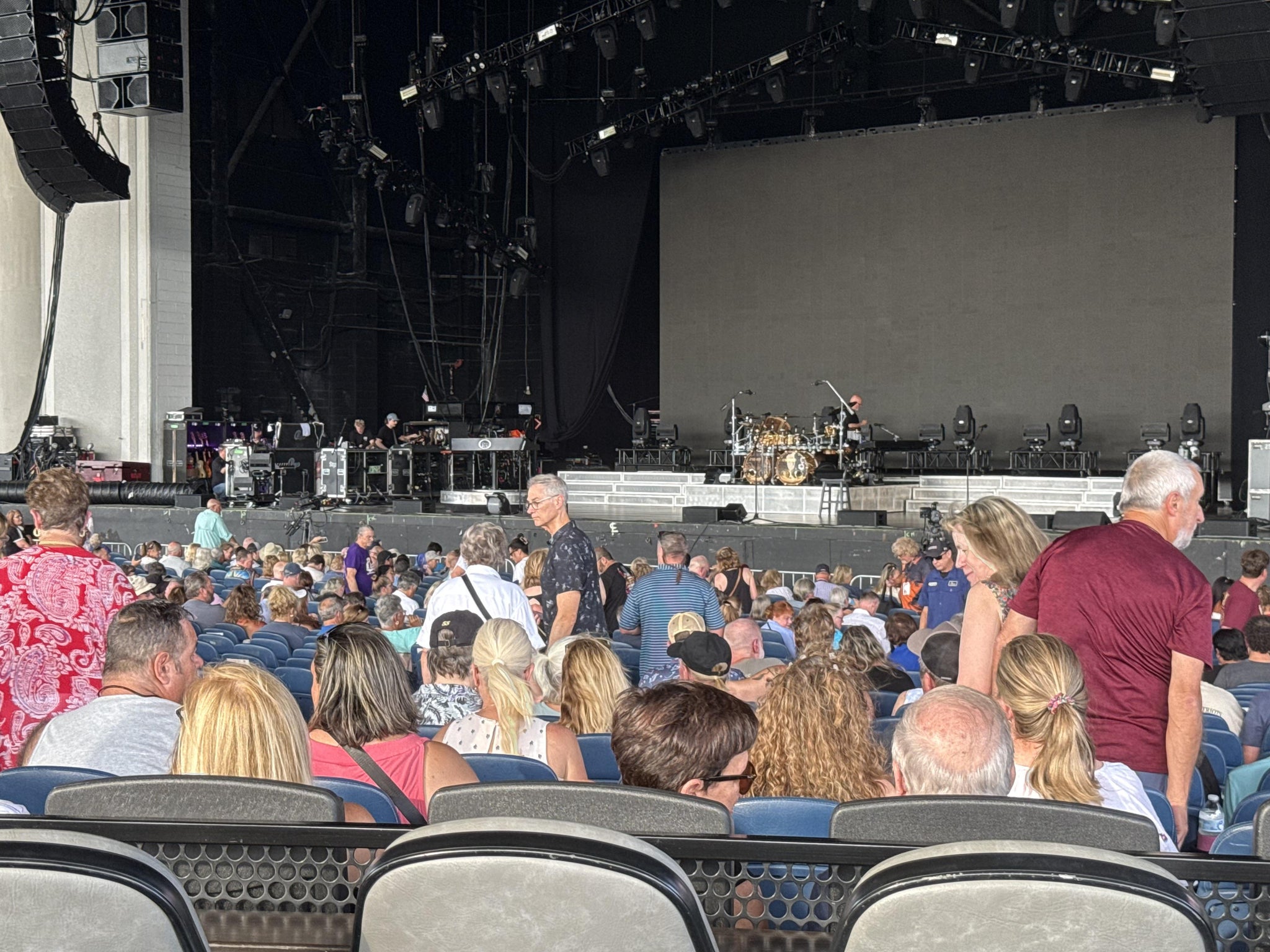 Vue réelle des fans prise de la VIP Box 20 au site Truliant Amphitheater par Michael D
