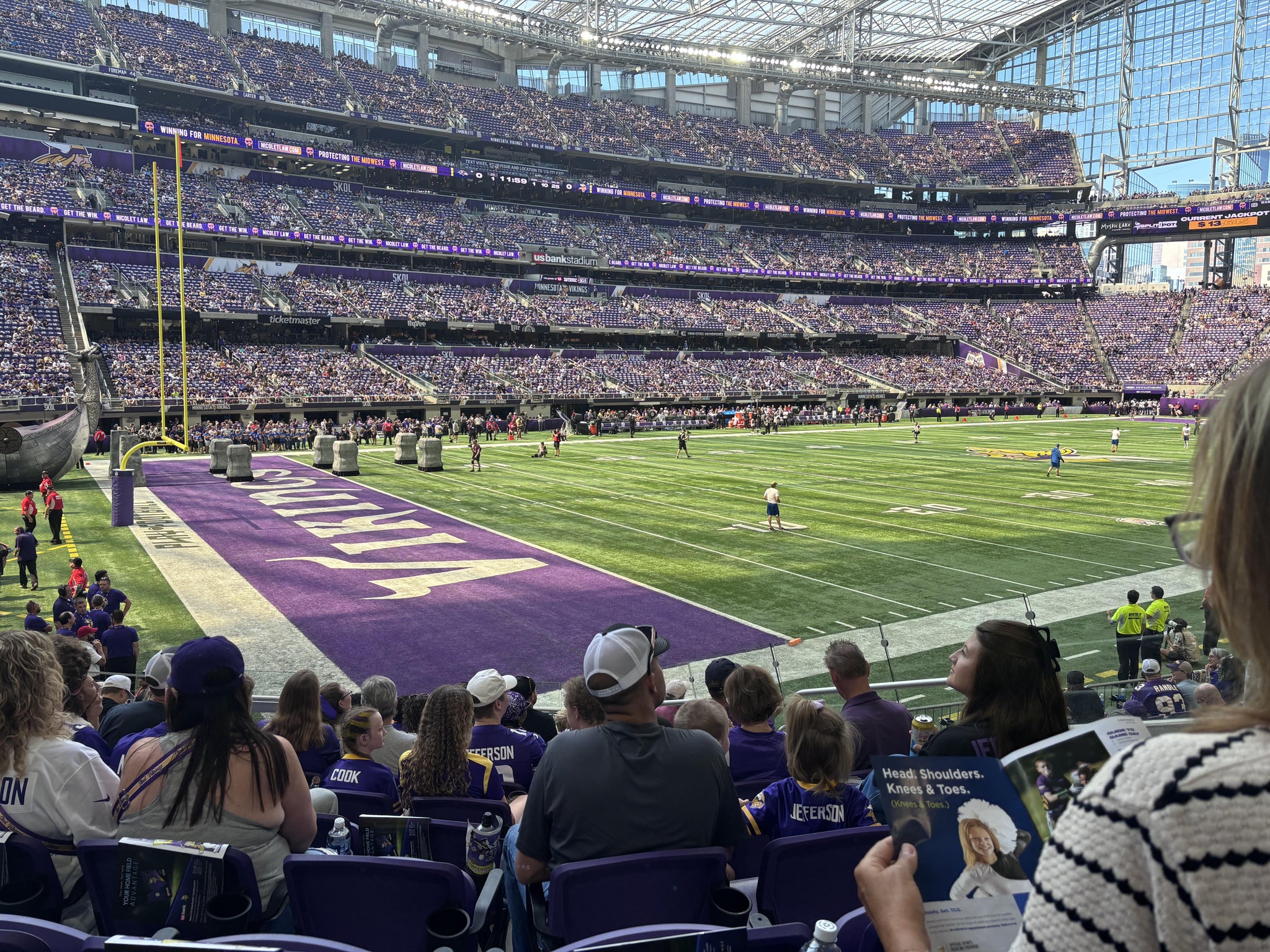 Vue réelle des fans prise de la Section 114 au site U.S. Bank Stadium par Sarah C