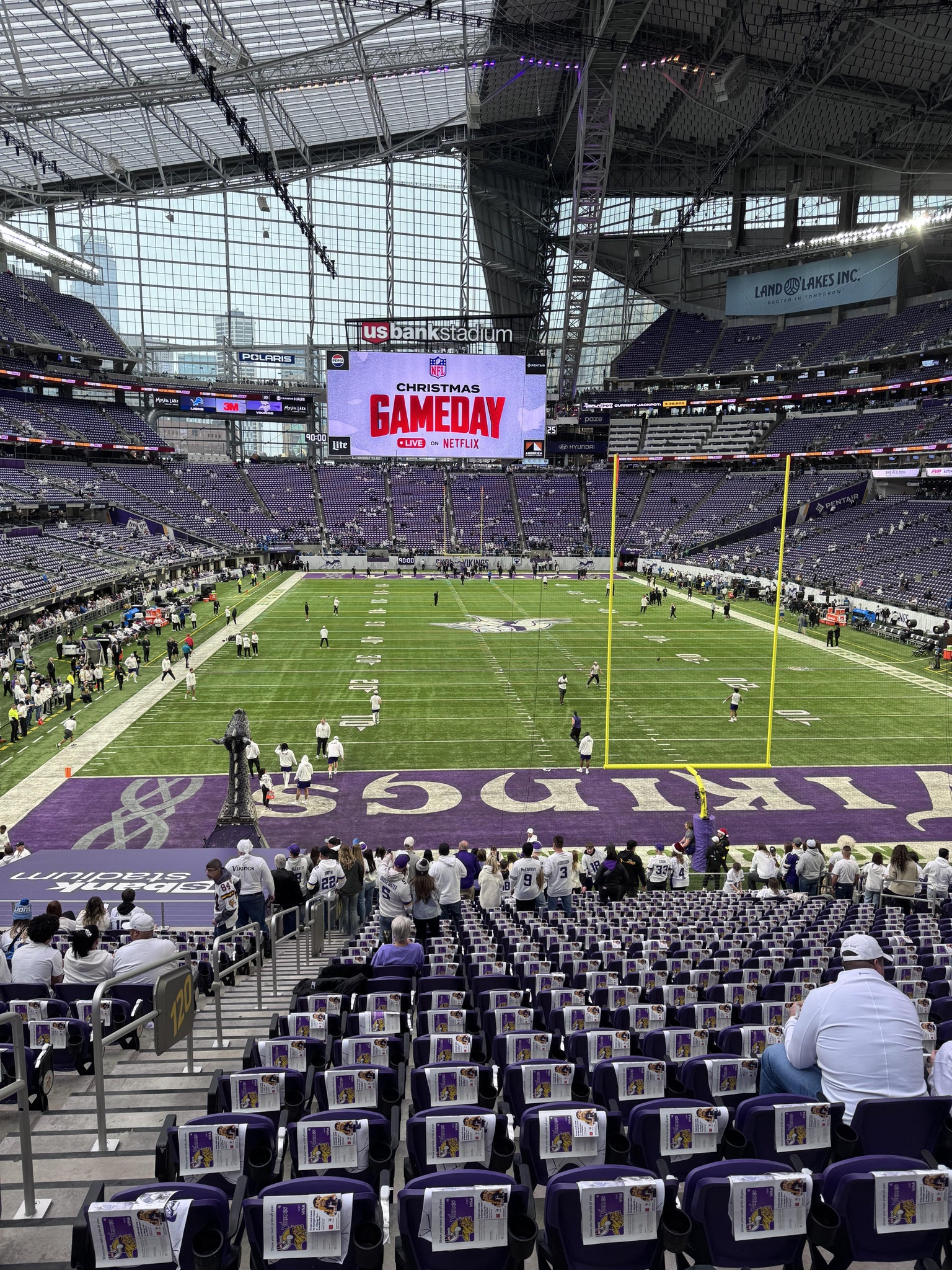 Vue réelle des fans prise de la Section 120 au site U.S. Bank Stadium par Jennifer K