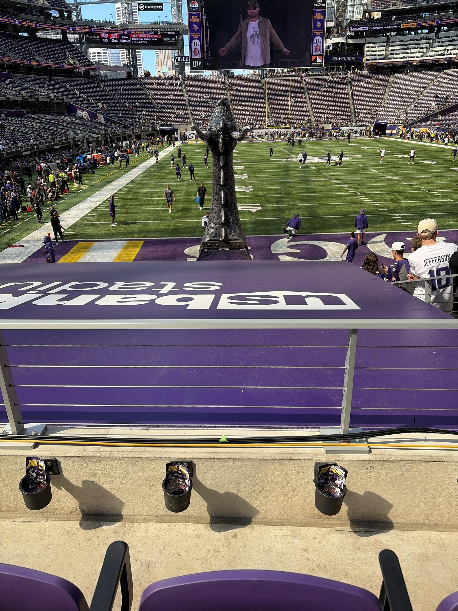 Vue réelle des fans prise de la Section 121 au site U.S. Bank Stadium par Kenny P