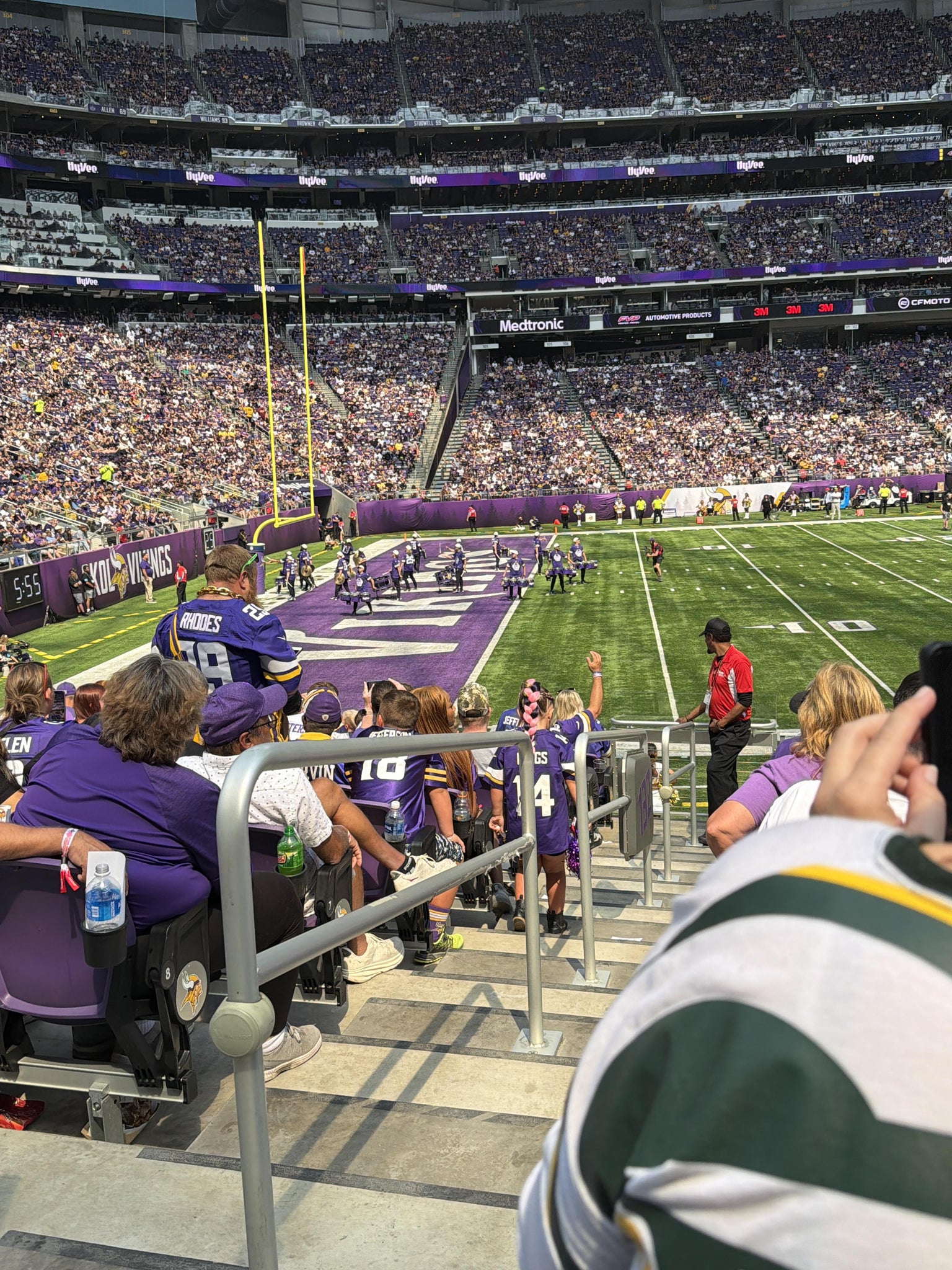 Vue réelle des fans prise de la Section 132 au site U.S. Bank Stadium par Leonardo A