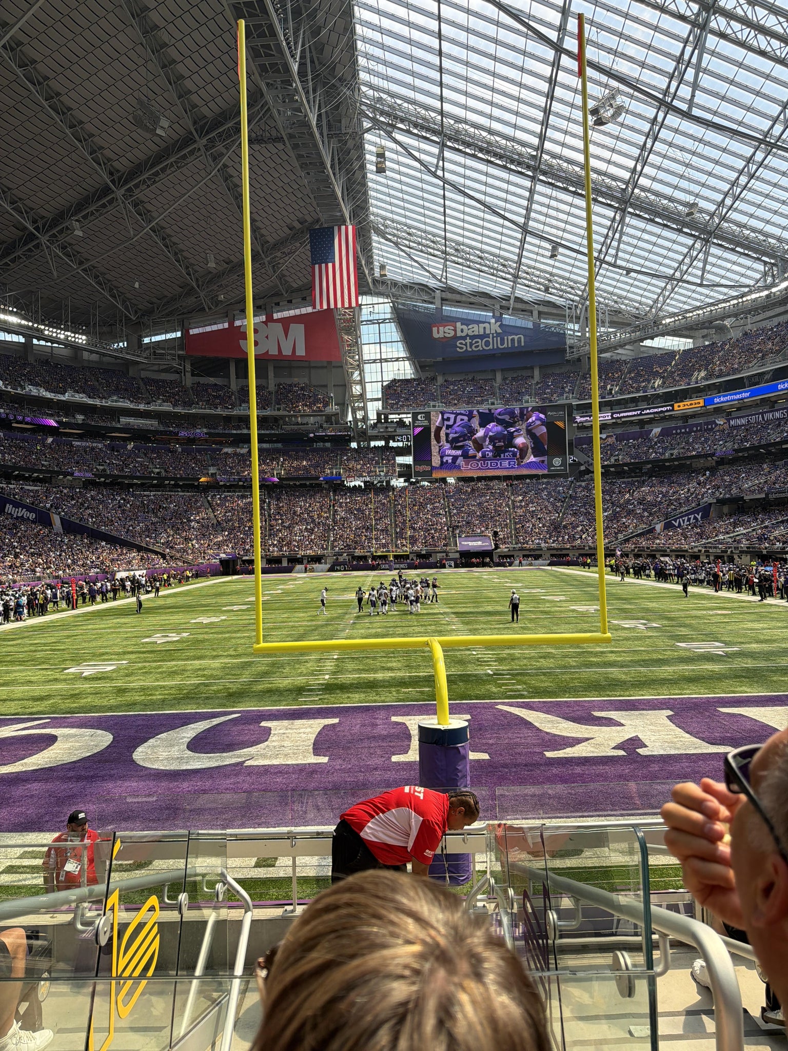 Vue réelle des fans prise de la Section 142 au site U.S. Bank Stadium par Johnathan E