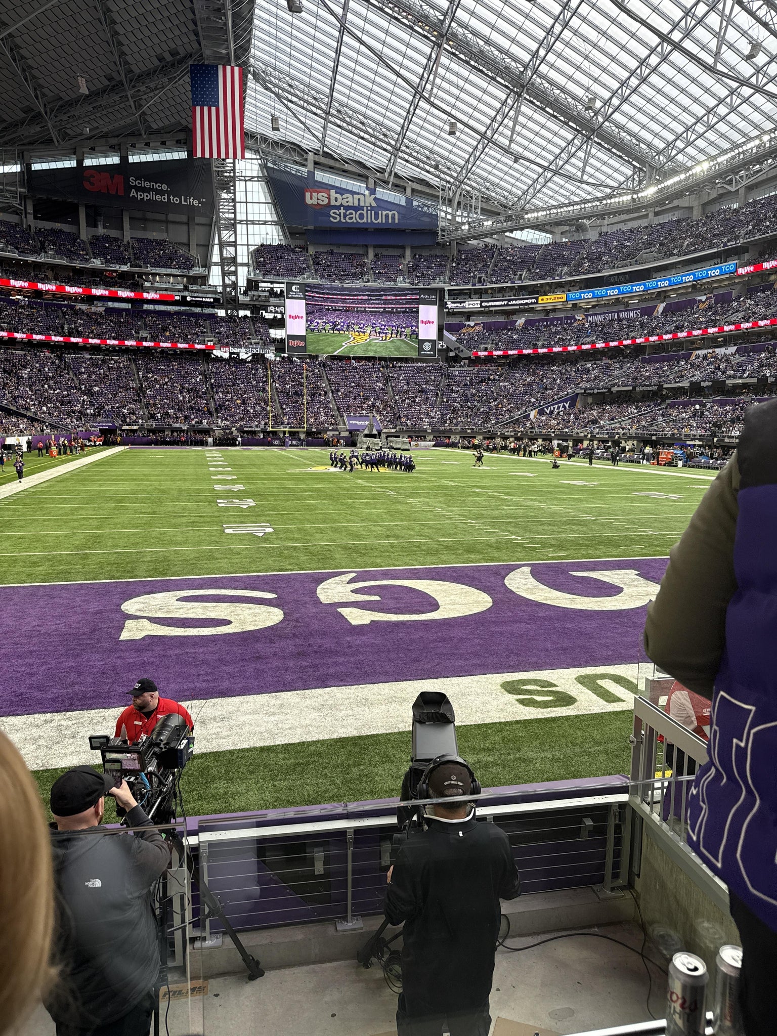 Vue réelle des fans prise de la Section 143 au site U.S. Bank Stadium par Kate L