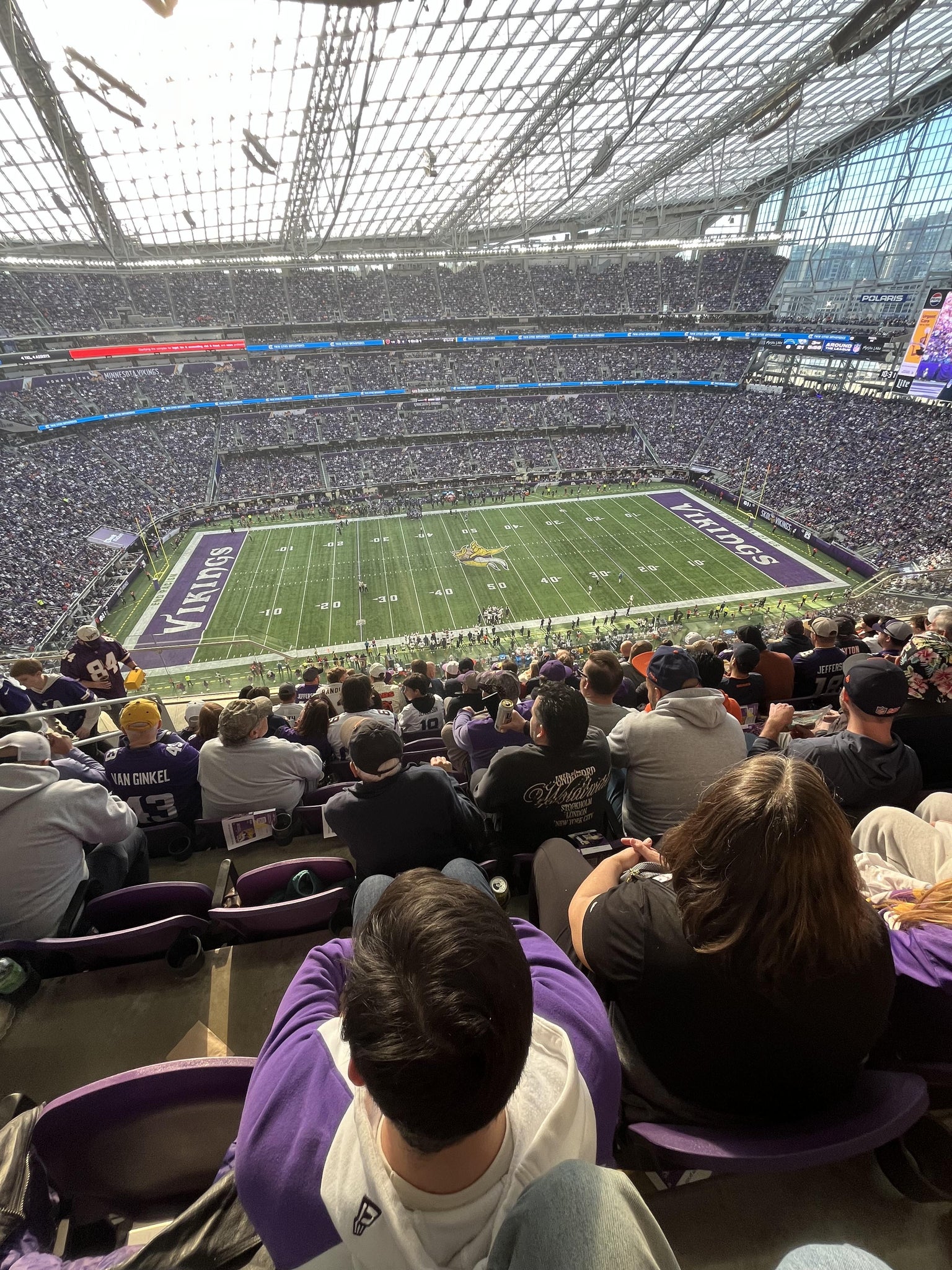 Vue réelle des fans prise de la Section 313 au site U.S. Bank Stadium par Robert B