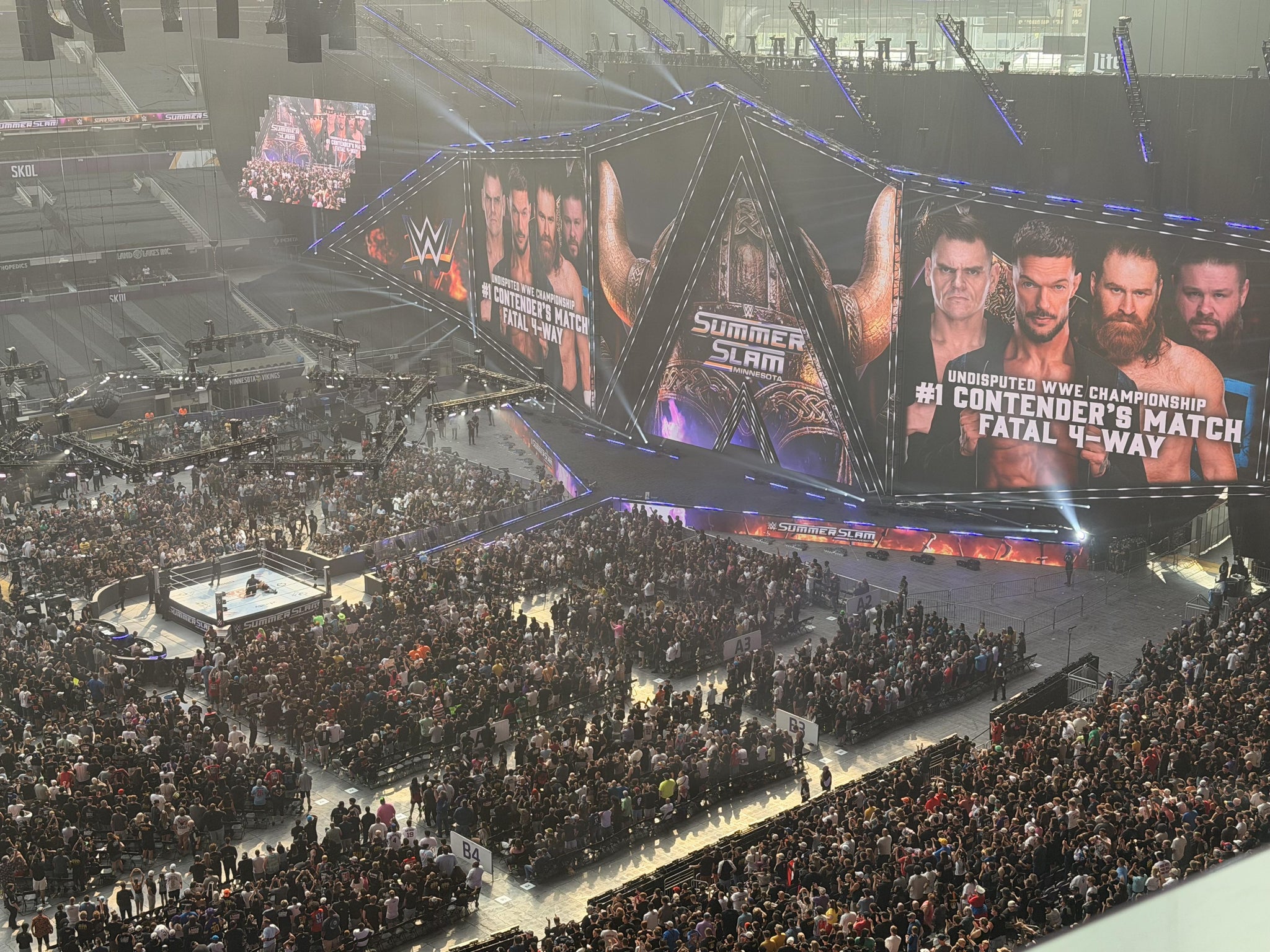 Vue réelle des fans prise de la Section 315 au site U.S. Bank Stadium par Avery S