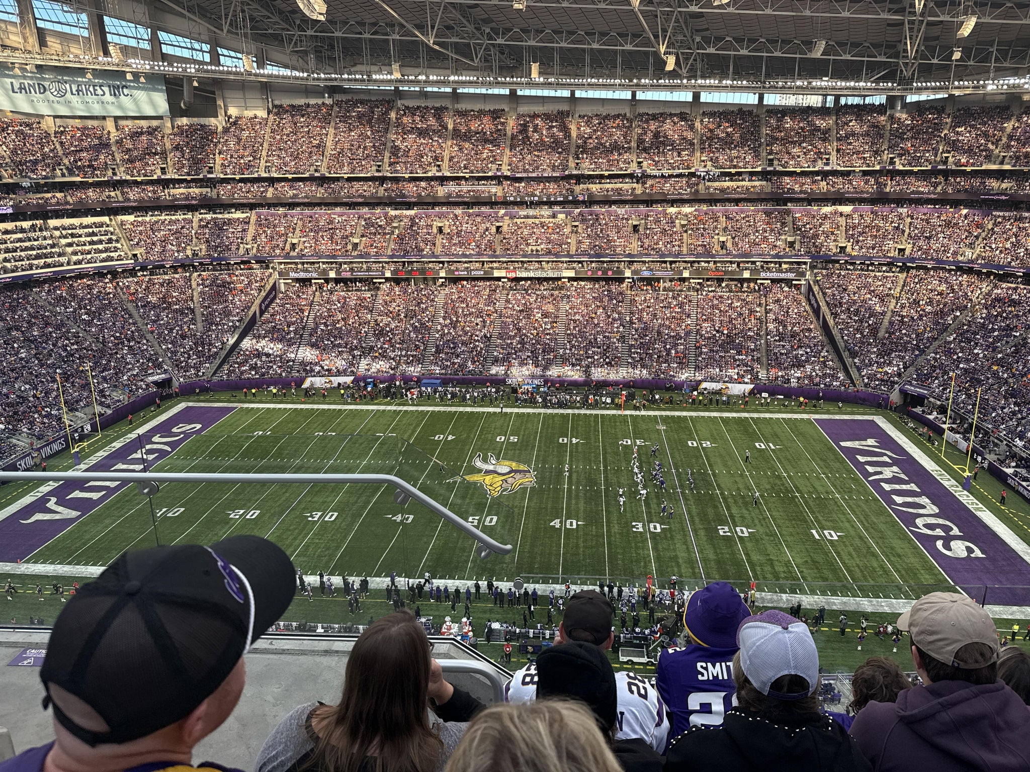 Vue réelle des fans prise de la Section 340 au site U.S. Bank Stadium par April S
