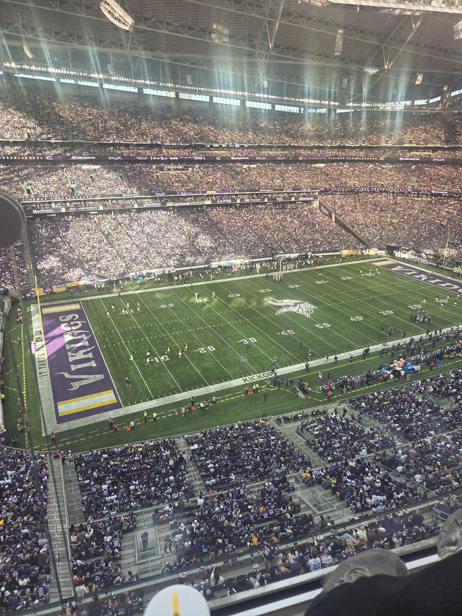 Vue réelle des fans prise de la Section 345 au site U.S. Bank Stadium par Edward W