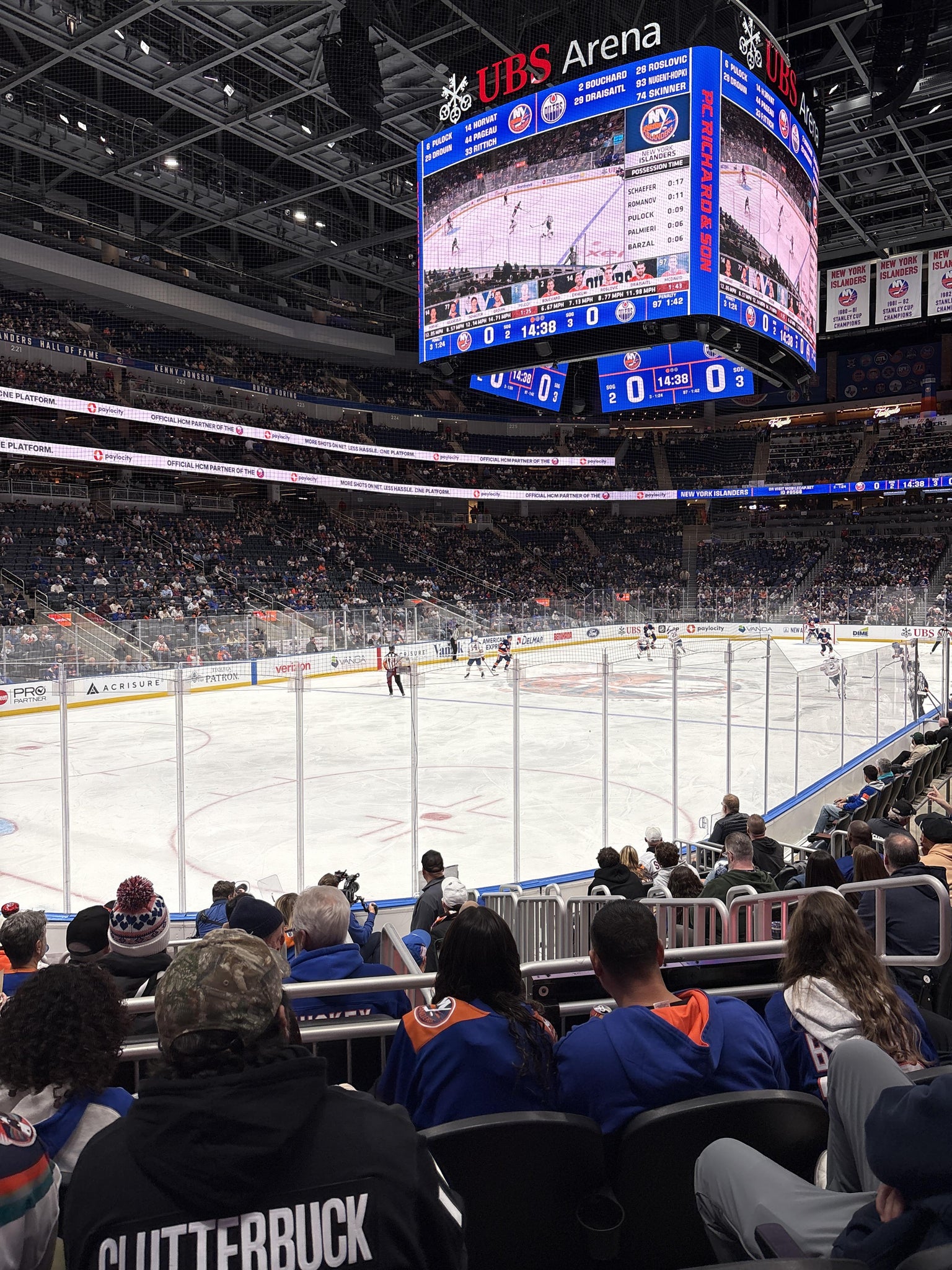 Vue réelle des fans prise de la Section 107 au site UBS Arena par Anonymous User