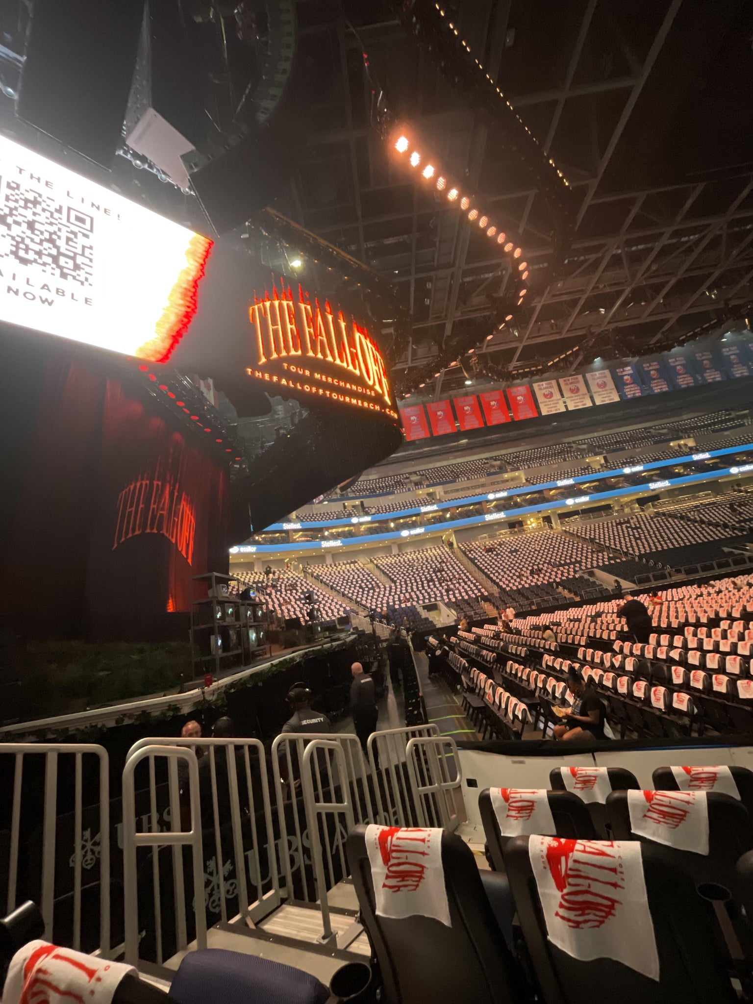 Vue réelle des fans prise de la Section 117 au site UBS Arena par Michael G