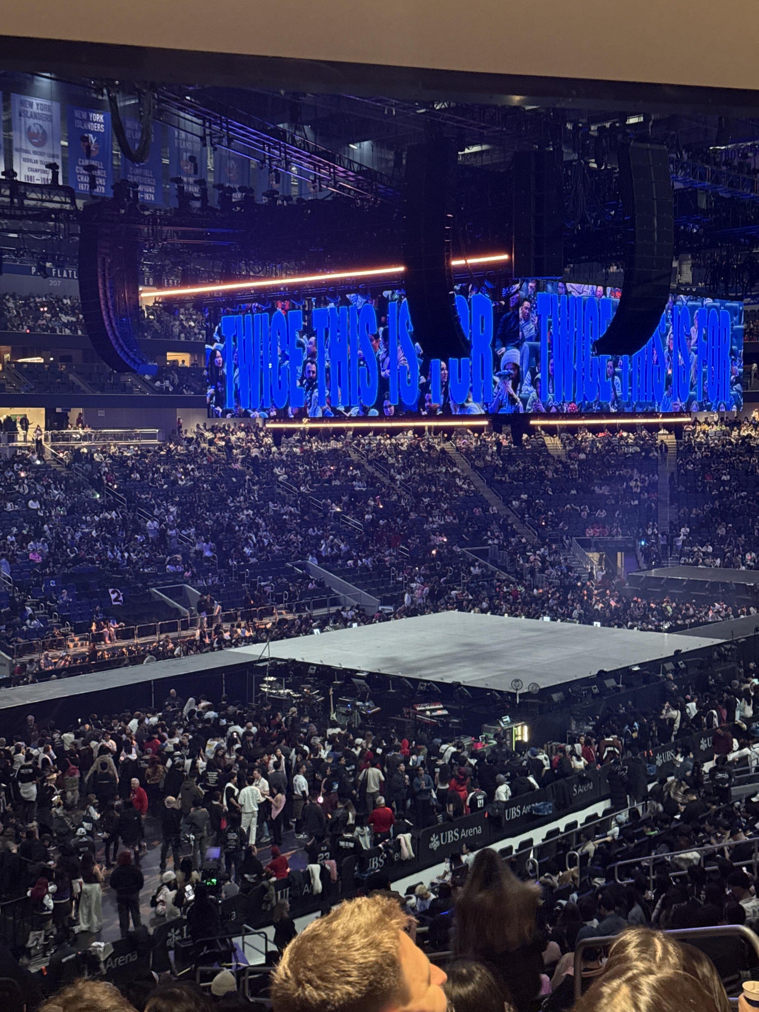 Vue réelle des fans prise de la Section 118 au site UBS Arena par Darlene W