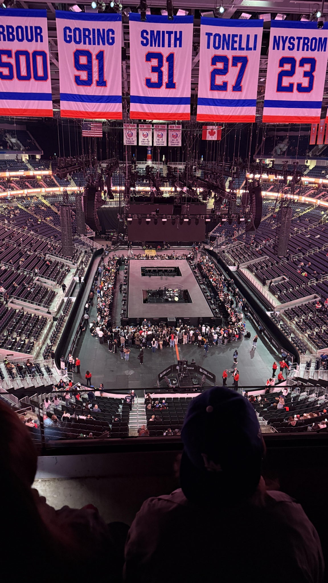 Vue réelle des fans prise de la Section 315 au site UBS Arena par Kalista E