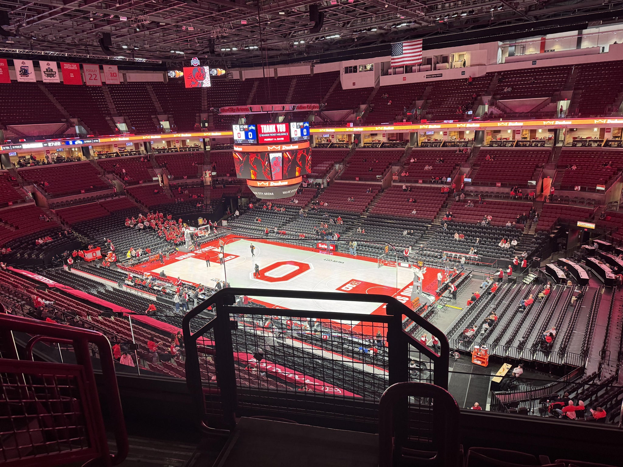 Vue réelle des fans prise de la Section 302 au site Value City Arena at Schottenstein Center par Andrew K