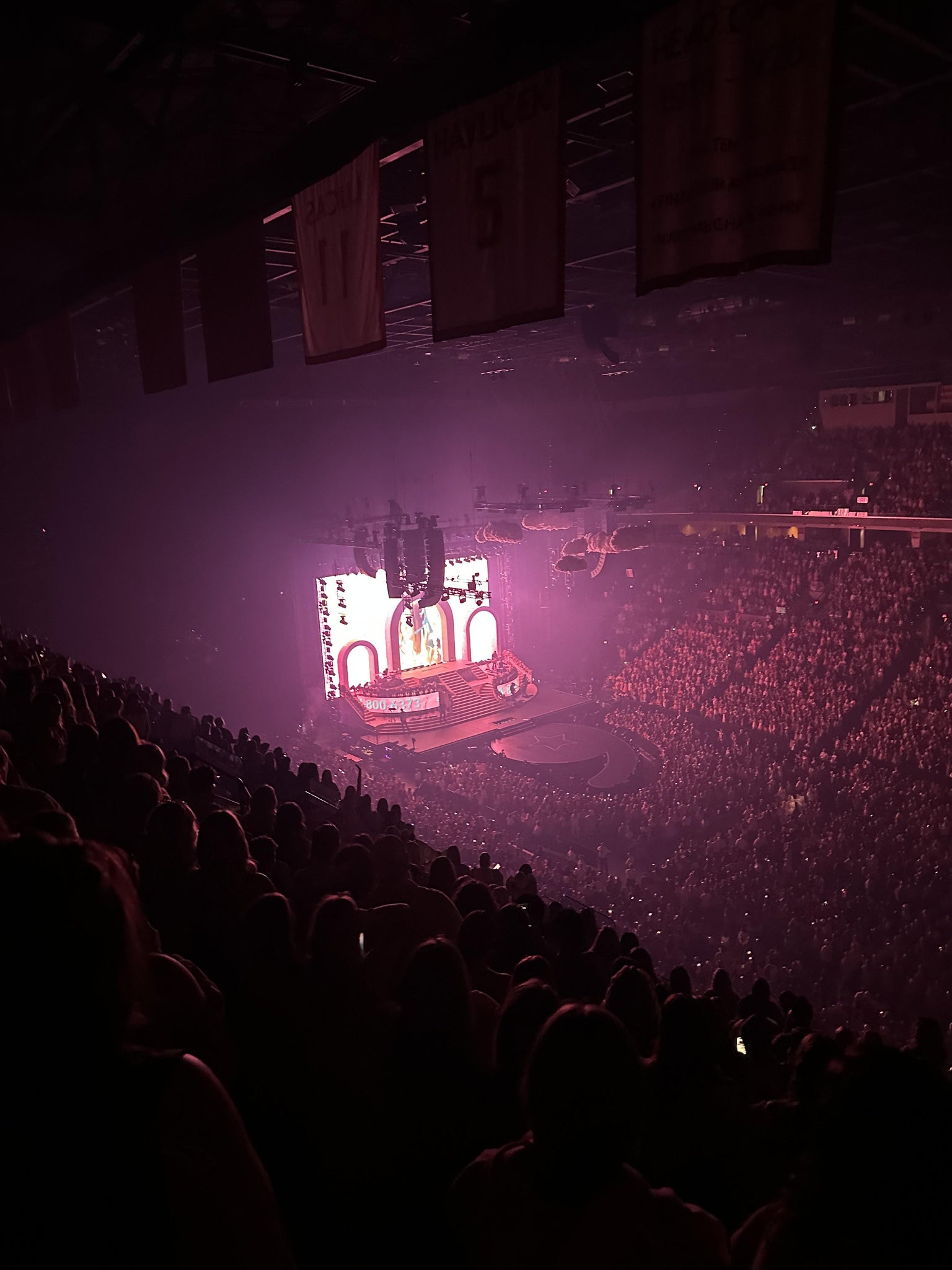 Vue réelle des fans prise de la Section 303 au site Value City Arena at Schottenstein Center par Jacqueline S