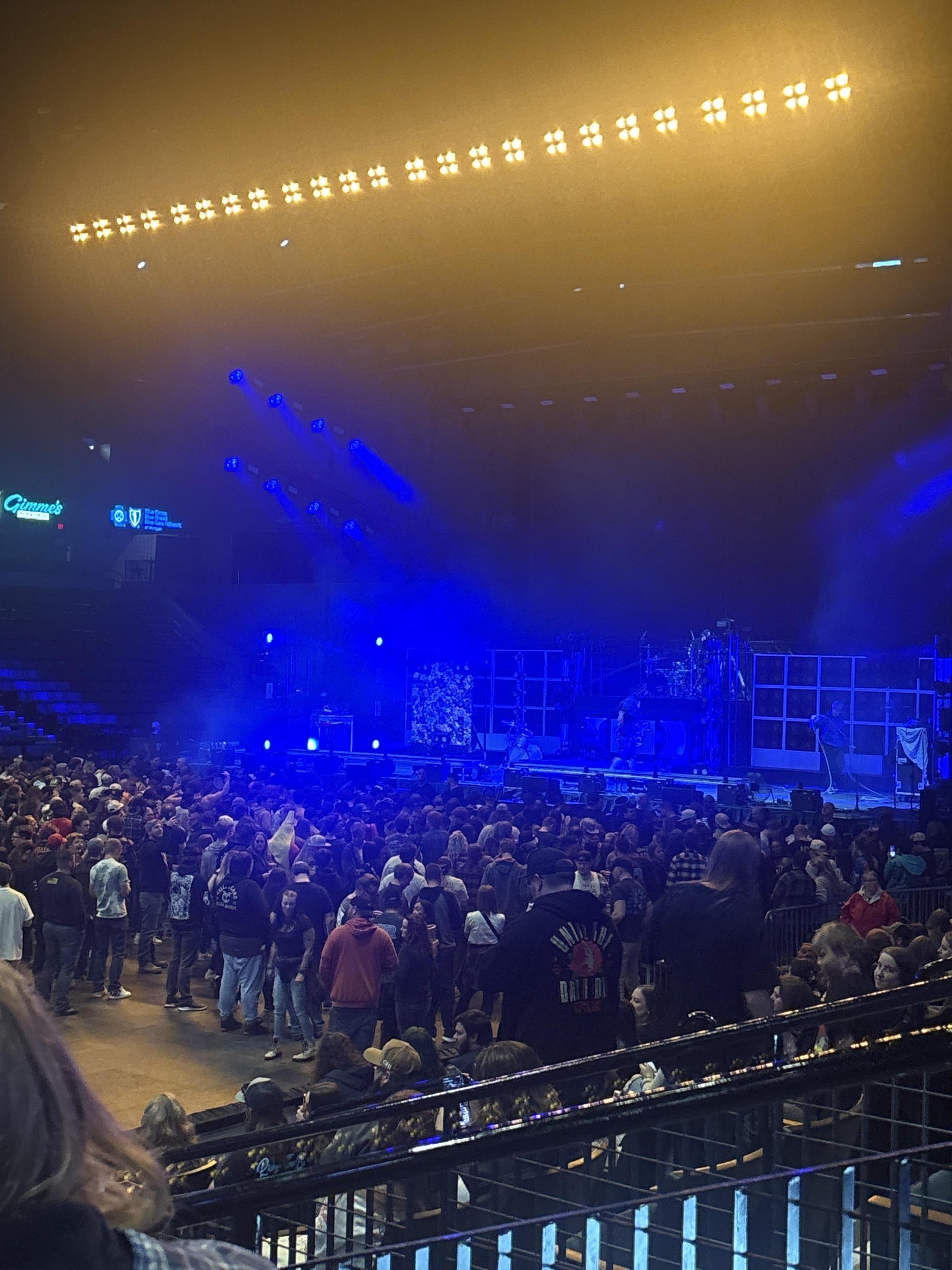 Vue réelle des fans prise de la Section 123 au site Van Andel Arena par Perla L
