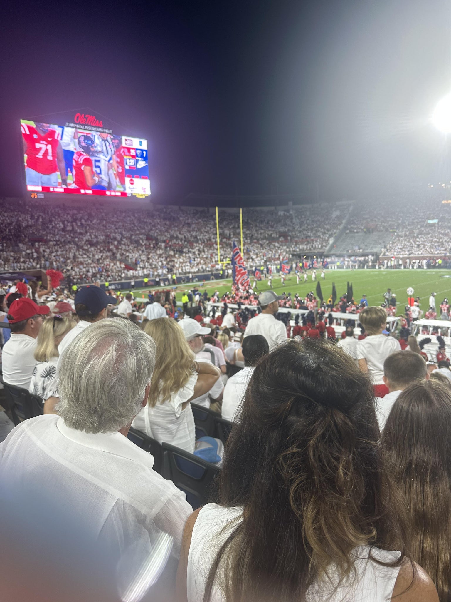 Vue réelle des fans prise de la Section E au site Vaught Hemingway Stadium par Abigail P
