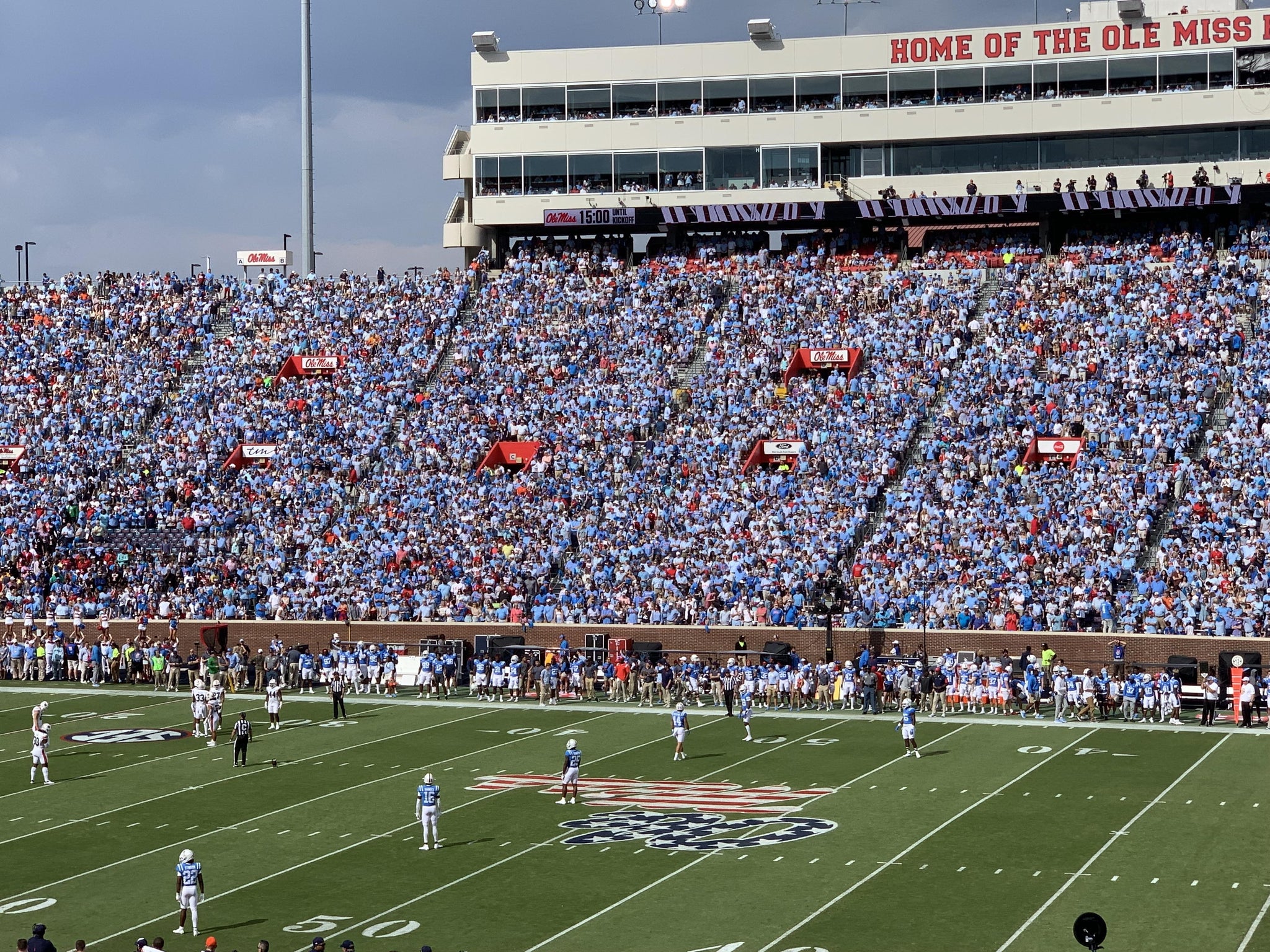 Vue réelle des fans prise de la Section M au site Vaught Hemingway Stadium par Frank T