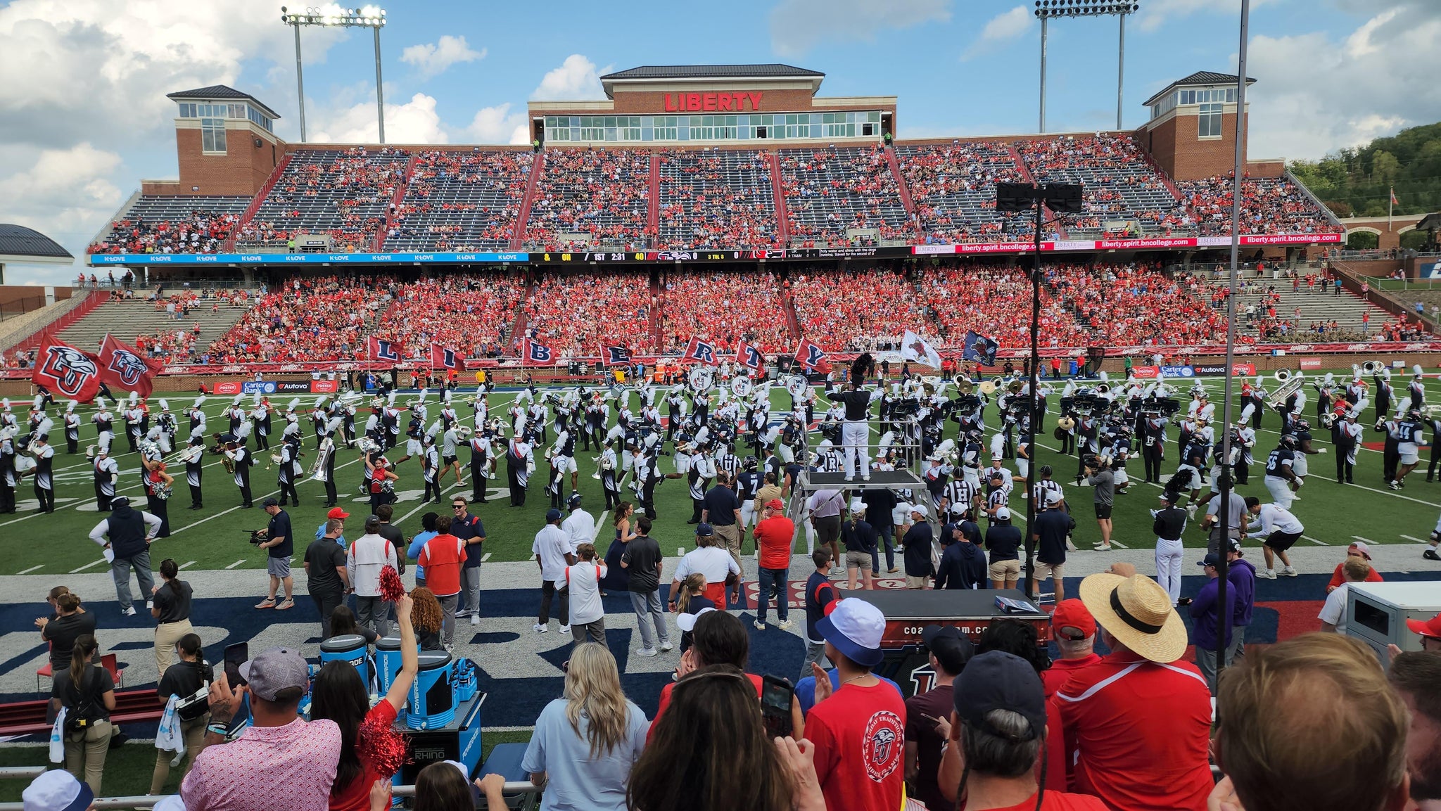 Vue réelle des fans prise de la Section 105 au site Williams Stadium par Anonymous User