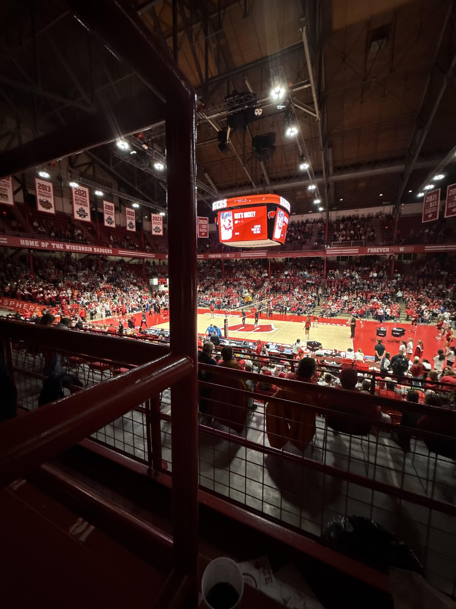 Vue réelle des fans prise de la Section E au site Wisconsin Field House par Ashley S