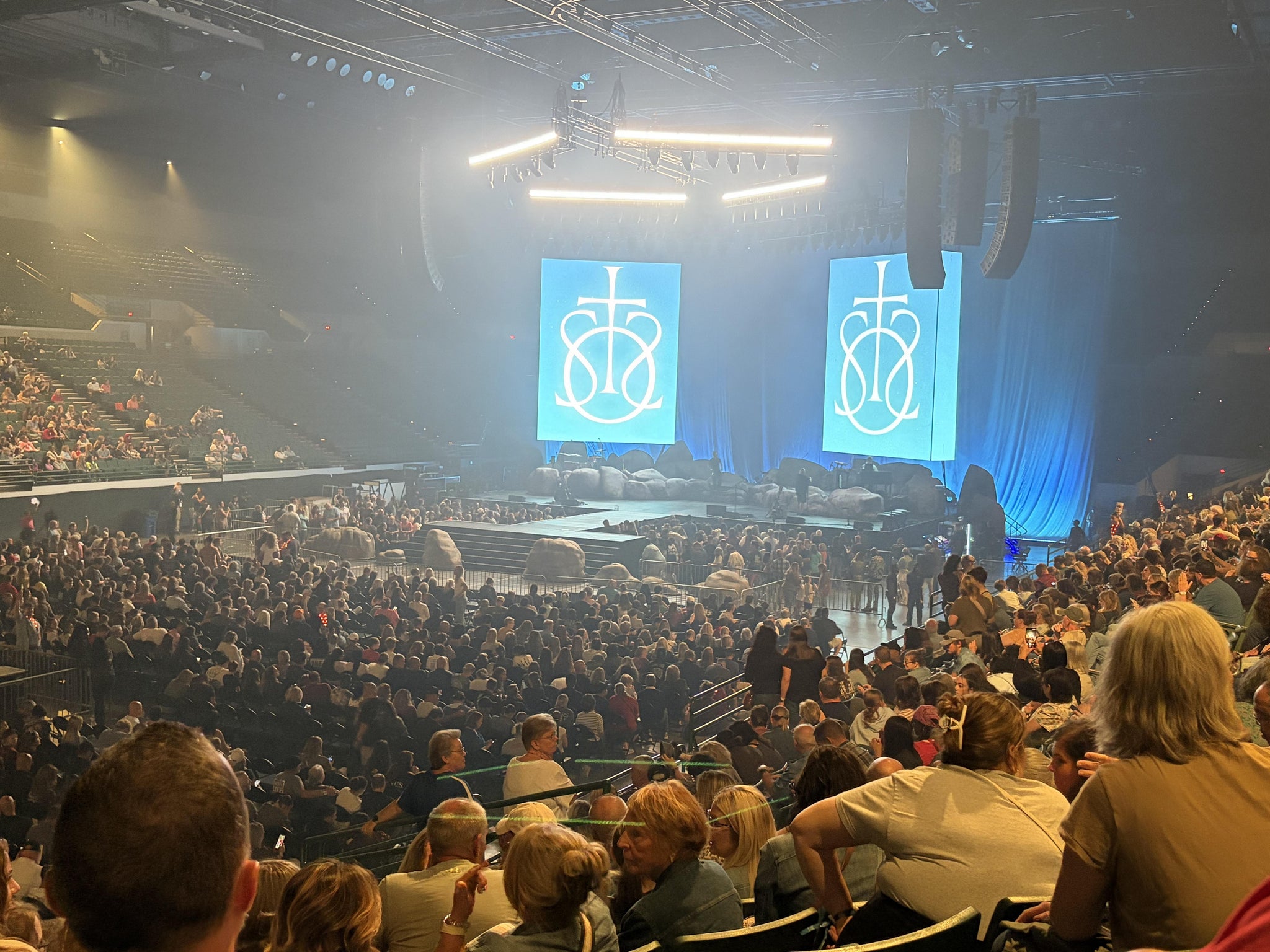 Vue réelle des fans prise de la Section 109 au site Wolstein Center par Victoria F
