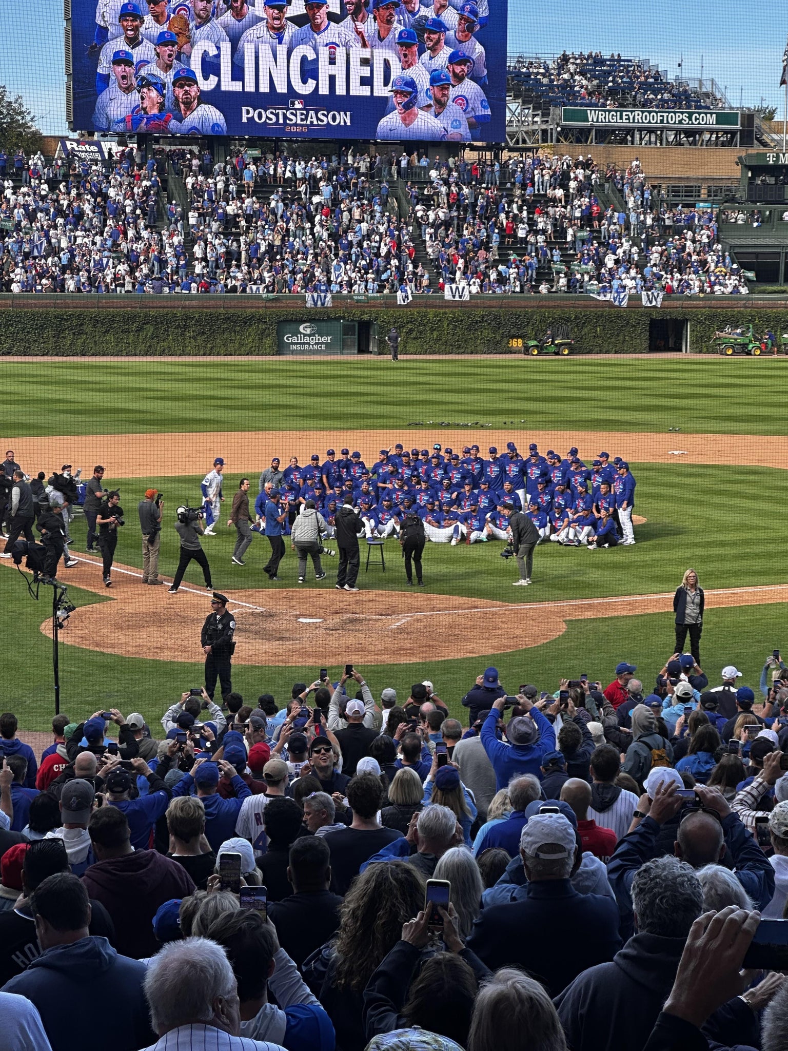 Vue réelle des fans prise de la Section 218 au site Wrigley Field par Patty W