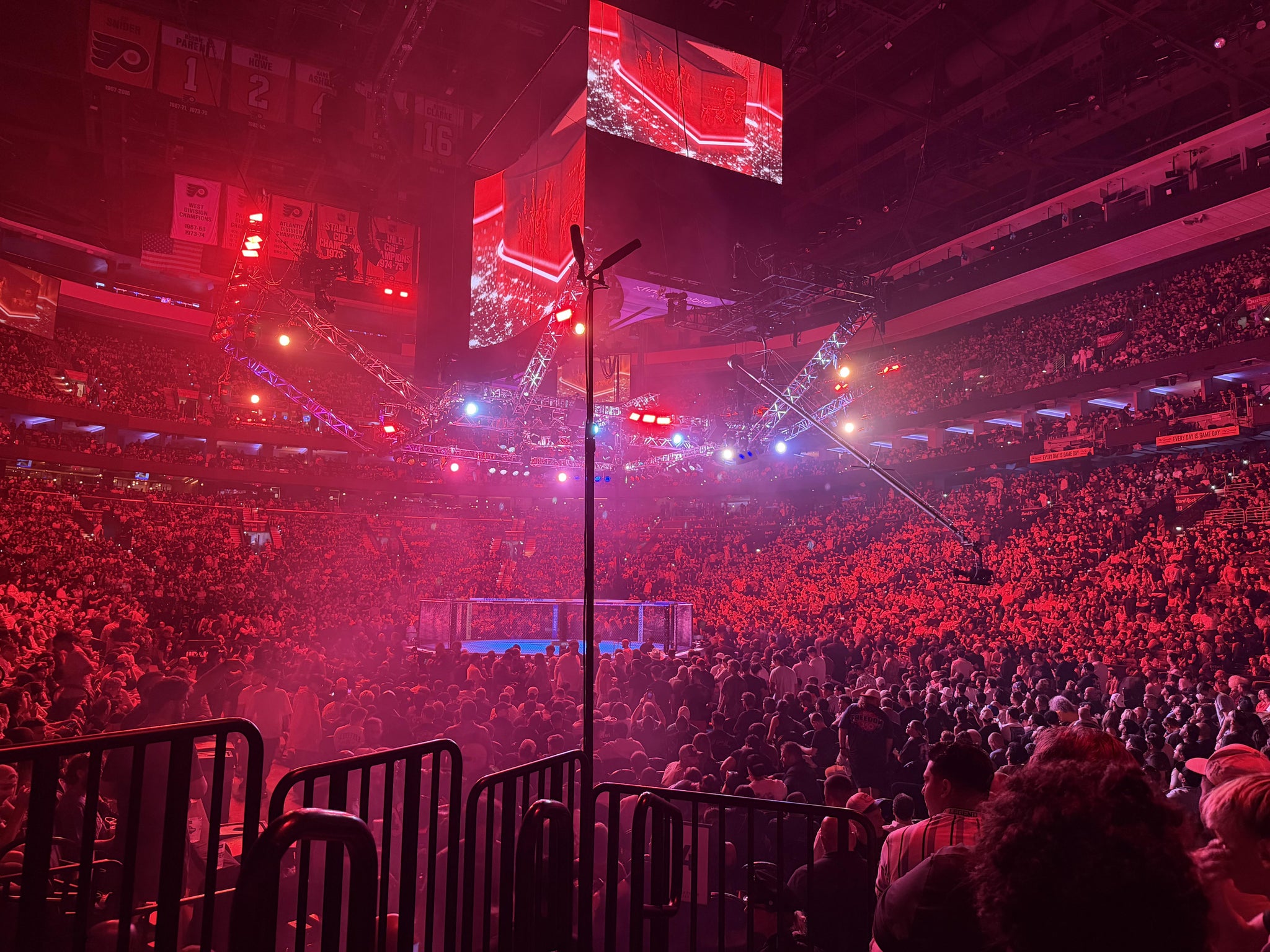 Vue réelle des fans prise de la Section A Lot au site Xfinity Mobile Arena par Thomas R