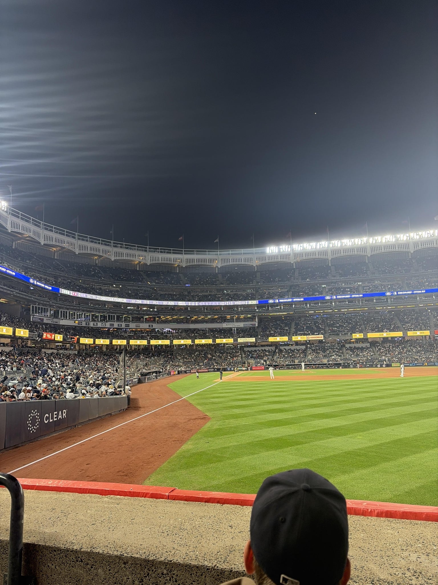 Vue réelle des fans prise de la Field Level 106 au site Yankee Stadium par Rebecca B
