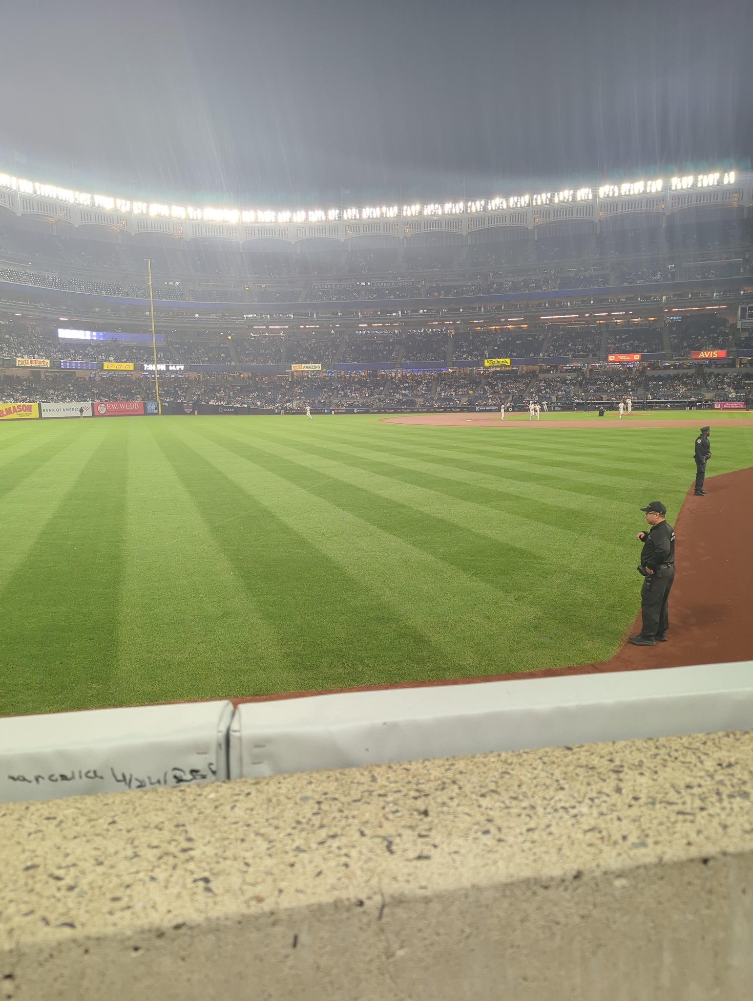 Vue réelle des fans prise de la Field Level 132 au site Yankee Stadium par Jake B