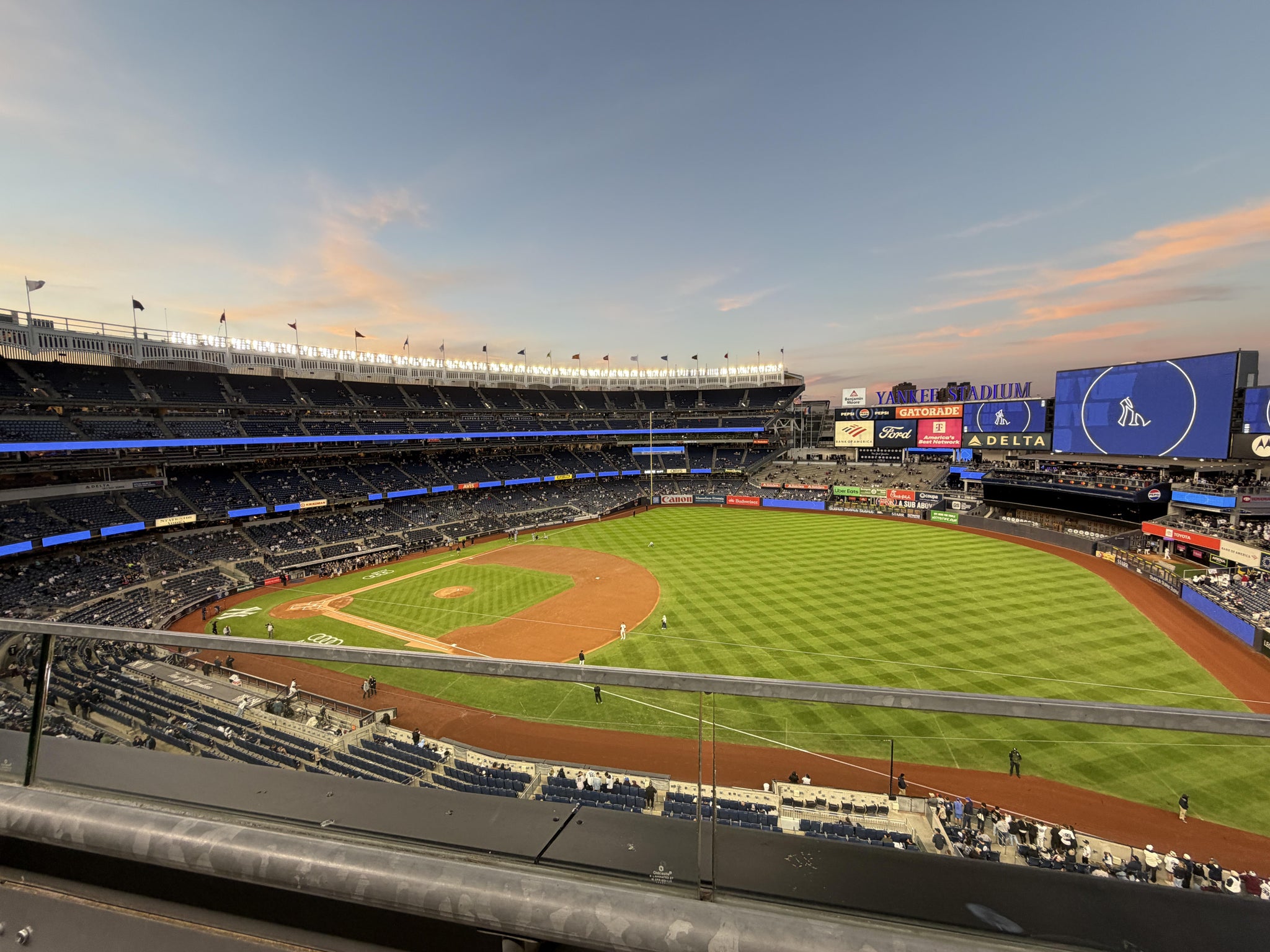 Vue réelle des fans prise de la Terrace Level 312 au site Yankee Stadium par Alicia T