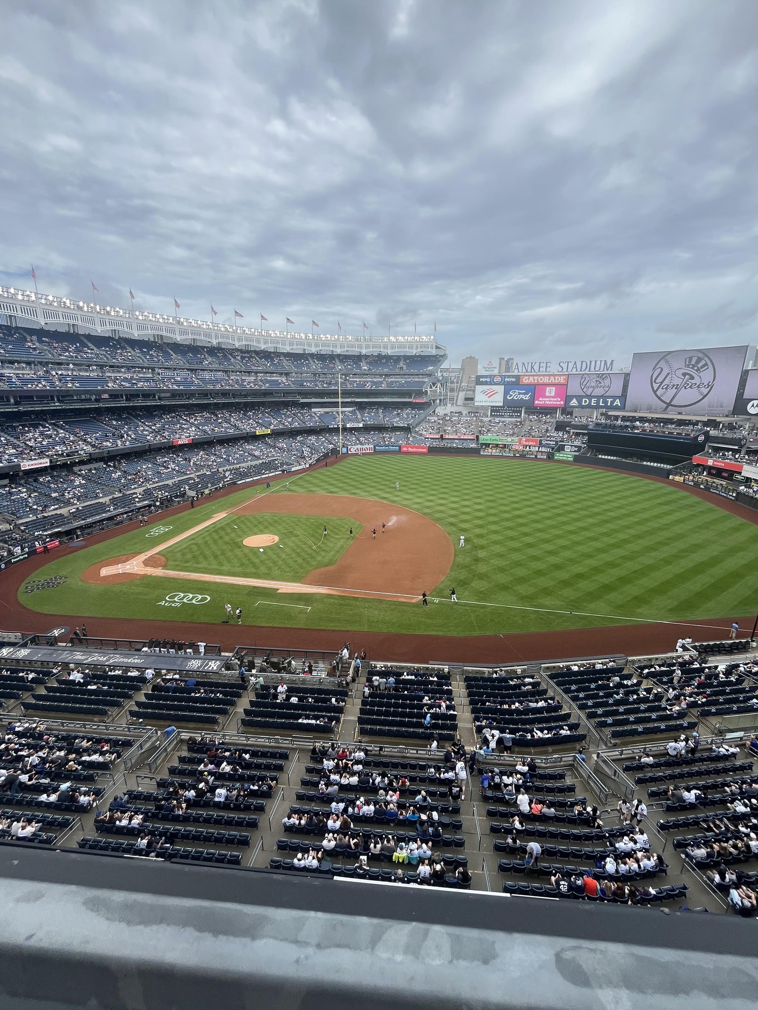 Vue réelle des fans prise de la Terrace Level 314 au site Yankee Stadium par Lanier alejandro E