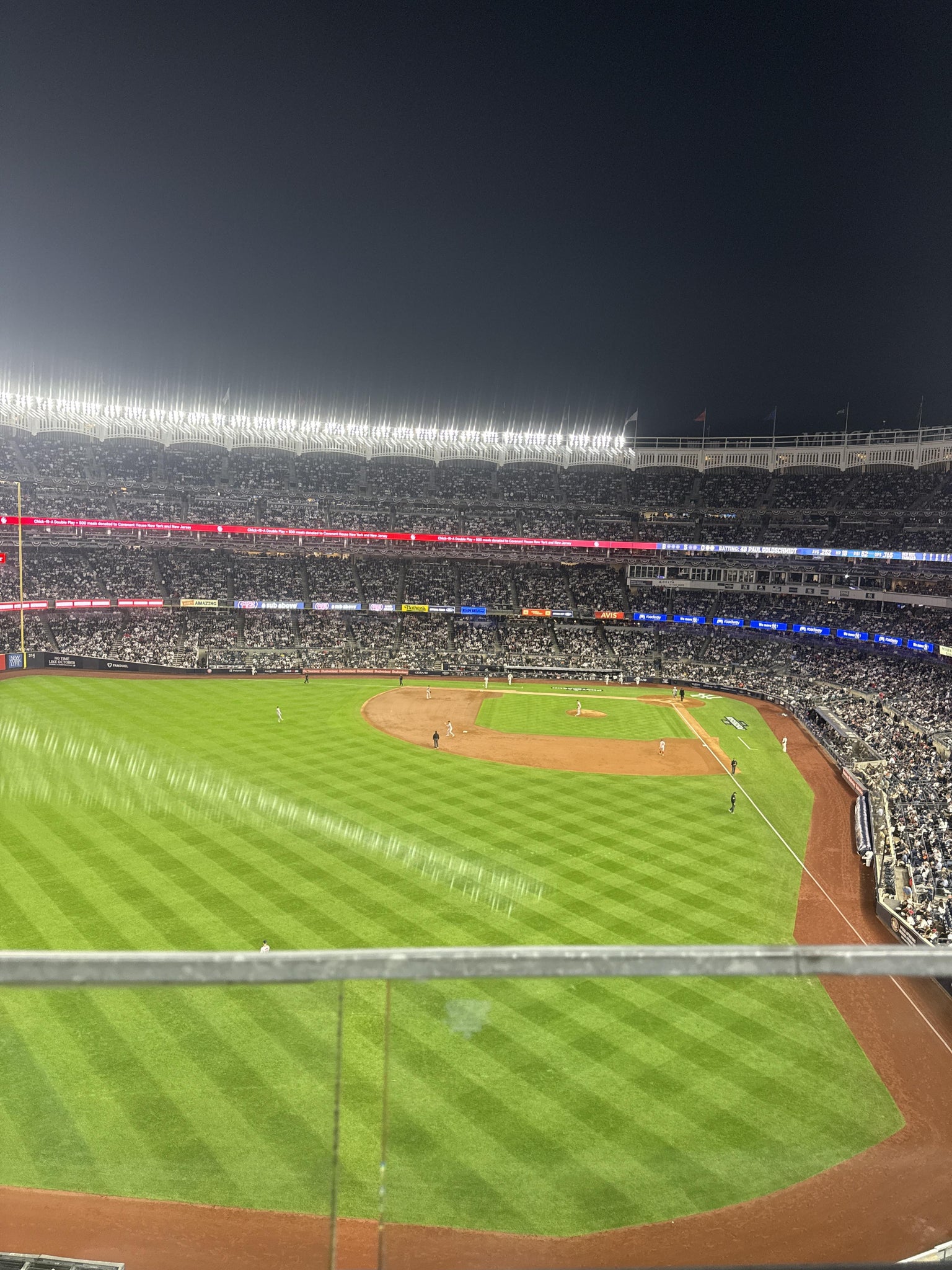 Vue réelle des fans prise de la Terrace Level 334 au site Yankee Stadium par Enis J